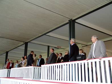 Besuch der Galopprennbahn Hoppegarten - In der Hoppegartenlounge